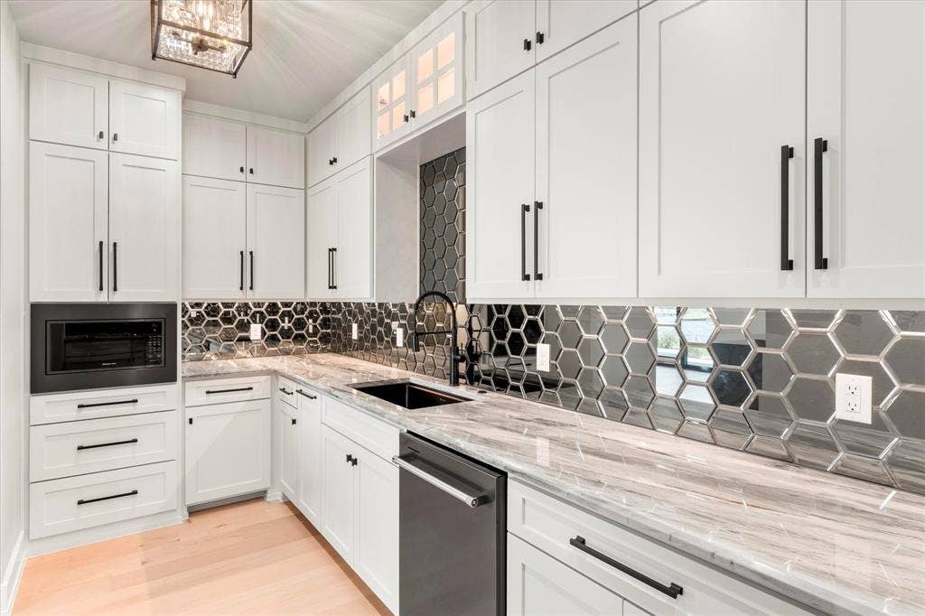 2565 Groves Court, Tool, TX 75143 2565 Groves Court, Tool, TX 75143