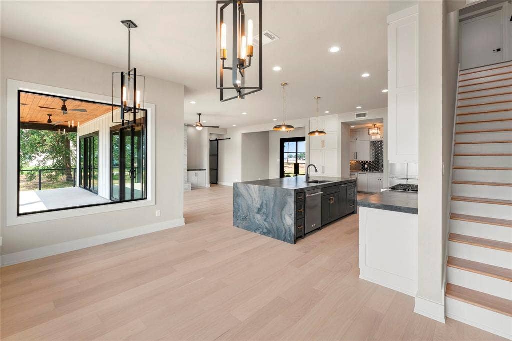 2565 Groves Court, Tool, TX 75143 2565 Groves Court, Tool, TX 75143