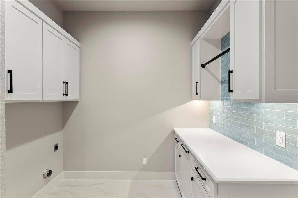 2565 Groves Court, Tool, TX 75143 2565 Groves Court, Tool, TX 75143