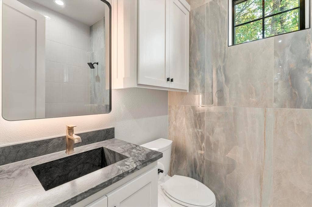 2565 Groves Court, Tool, TX 75143 2565 Groves Court, Tool, TX 75143