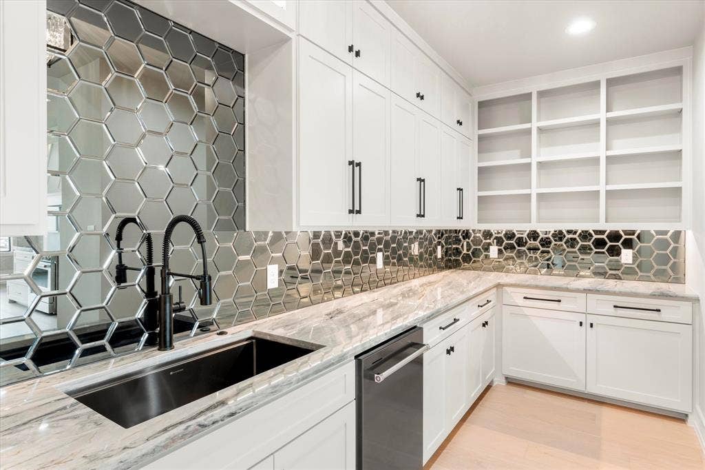 2565 Groves Court, Tool, TX 75143 2565 Groves Court, Tool, TX 75143