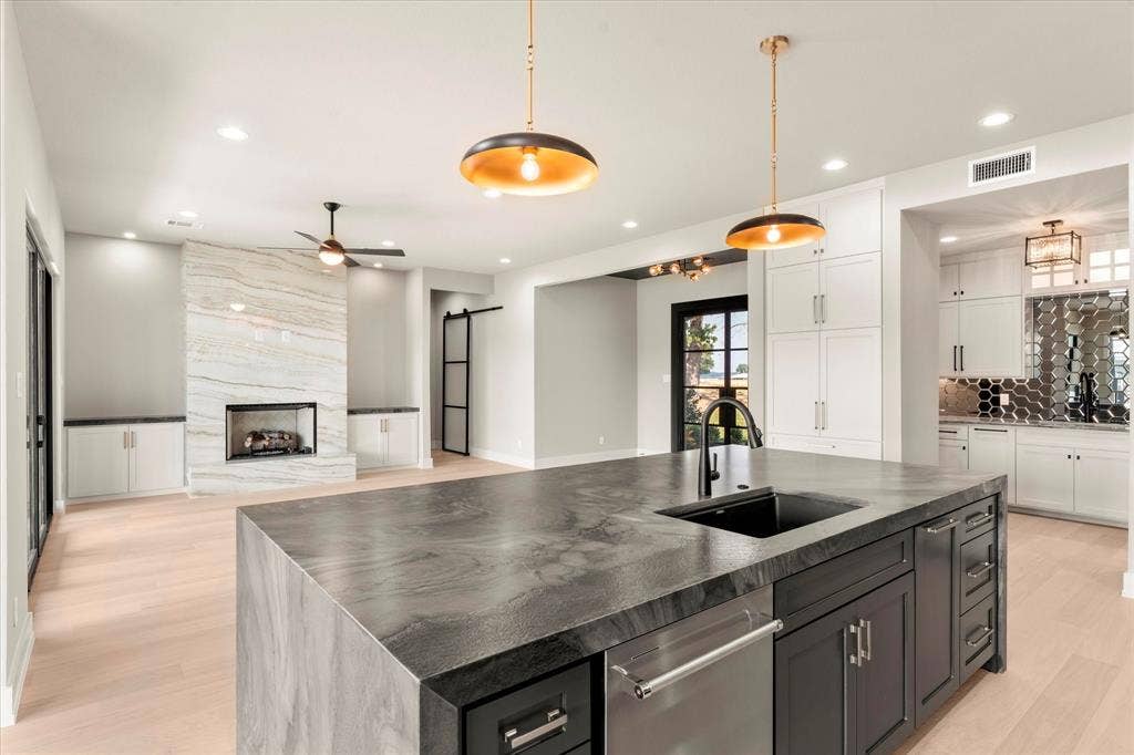2565 Groves Court, Tool, TX 75143 2565 Groves Court, Tool, TX 75143