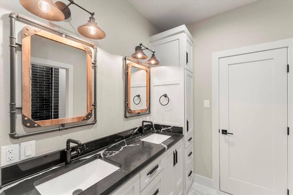 2565 Groves Court, Tool, TX 75143 2565 Groves Court, Tool, TX 75143