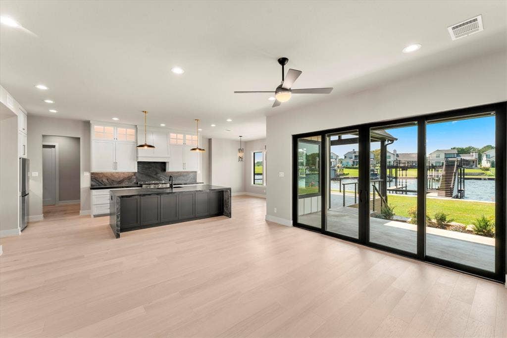 2565 Groves Court, Tool, TX 75143 2565 Groves Court, Tool, TX 75143