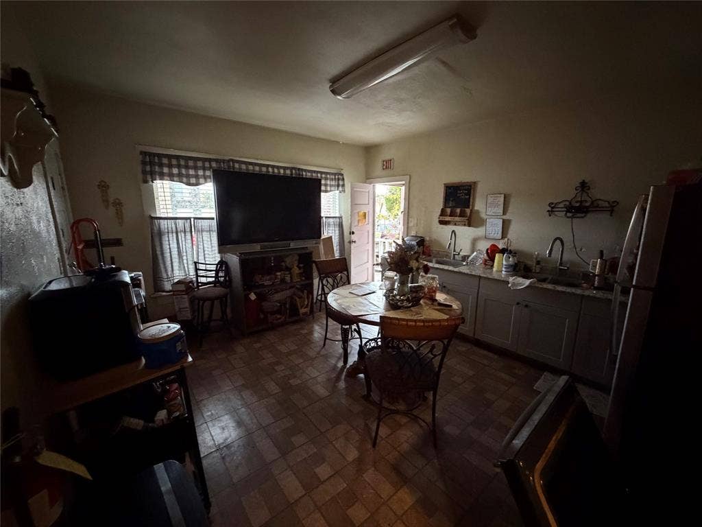 3528 Colonial Avenue, Dallas, TX 75215 3528 Colonial Avenue, Dallas, TX 75215