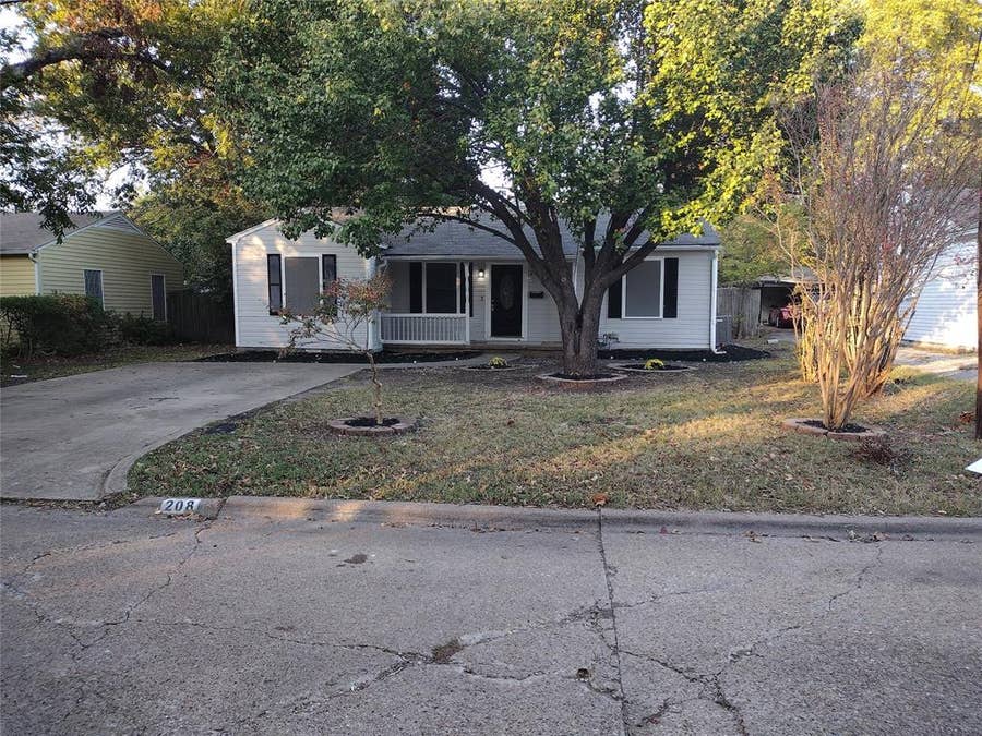 Property photo for 208 Almond Street, Waxahachie, TX