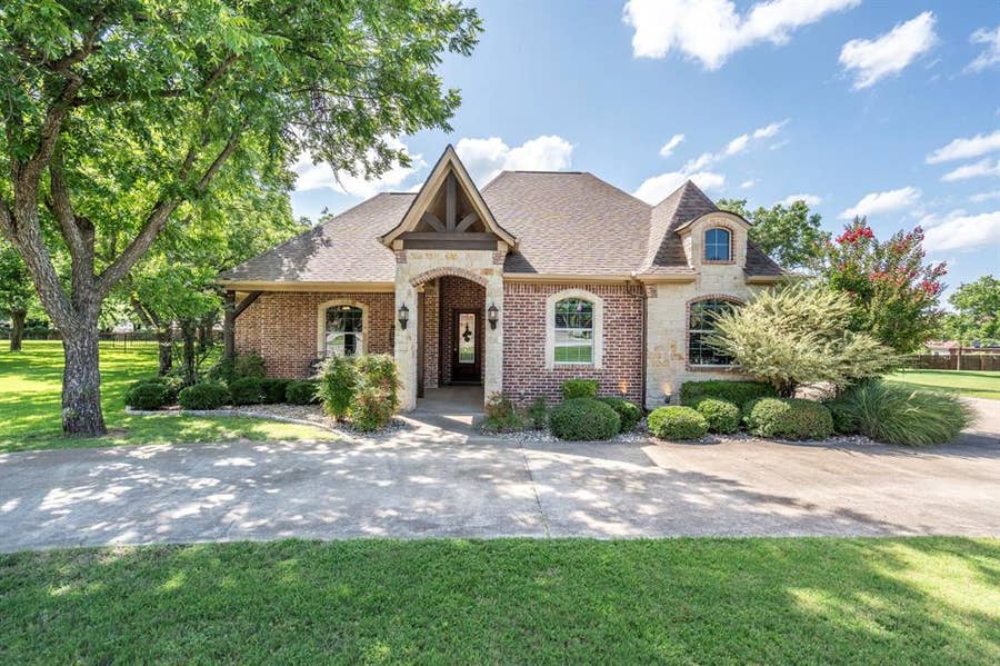 Property photo for 6506 Colonial Drive, Granbury, TX