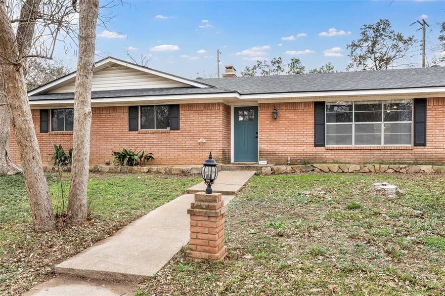 Property photo for 2208 Lake Forest Drive, Waco, TX