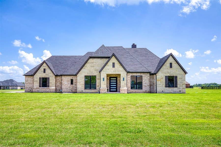 Property photo for 1355 Canyon Lake Road, Wills Point, TX