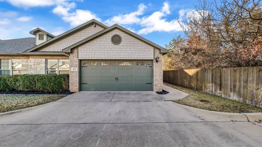 Property photo for 2233 Cobblestone Court, Granbury, TX