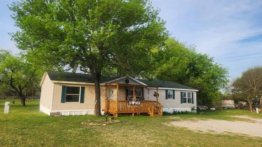 Property photo for 7241 S Interstate 45 Service Road, Alma, TX