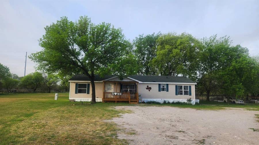 Property photo for 7241 S I-45 Road, Alma, TX