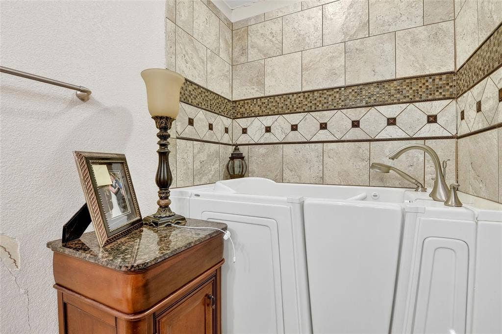 2947 Cameo Lane, Farmers Branch, TX 75234 2947 Cameo Lane, Farmers Branch, TX 75234