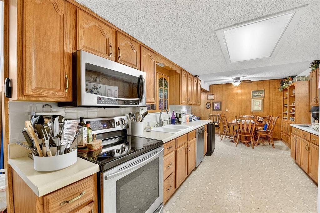 2947 Cameo Lane, Farmers Branch, TX 75234 2947 Cameo Lane, Farmers Branch, TX 75234