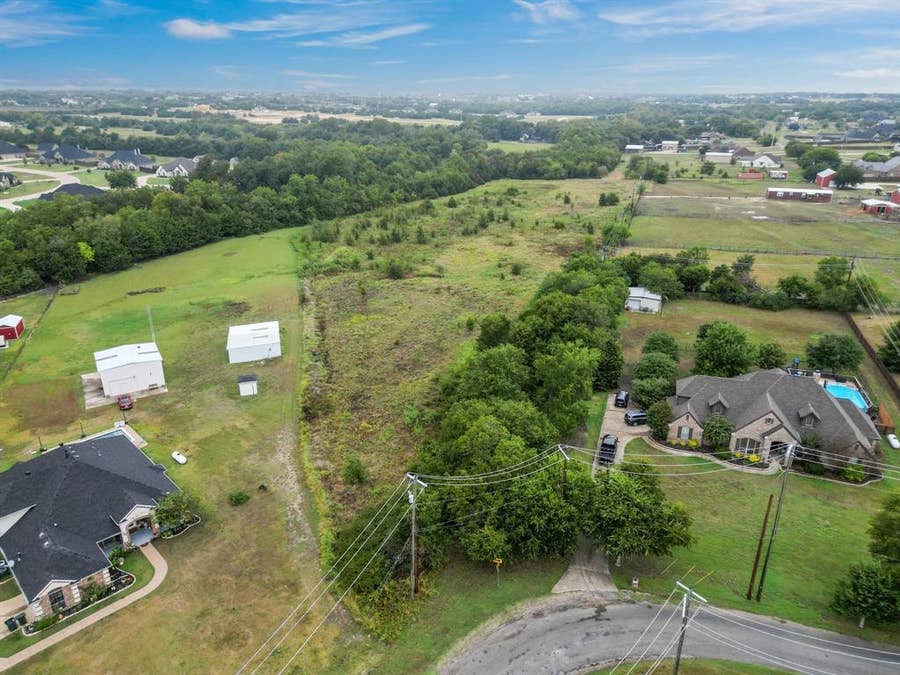 Property photo for 1061 Black Champ Road, Waxahachie, TX