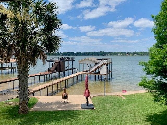 Property photo for 201 N Oak Acres Drive N, Malakoff, TX