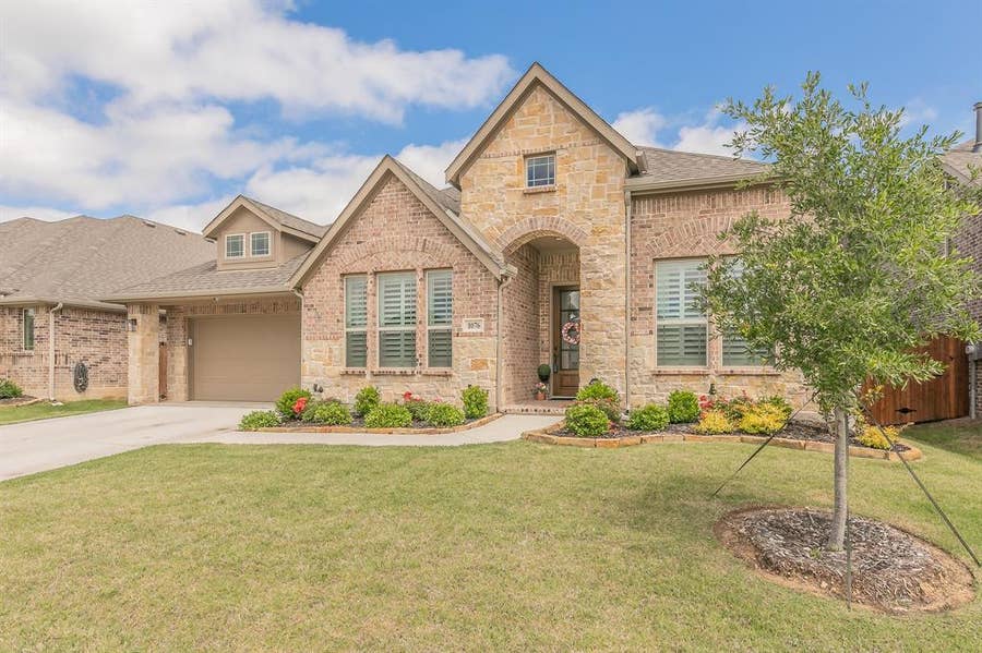 Property photo for 1076 Fleetwood Drive, Justin, TX
