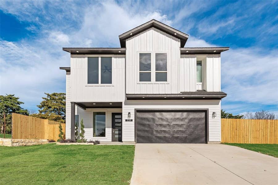 Property photo for 539 W Laureland Road, Dallas, TX