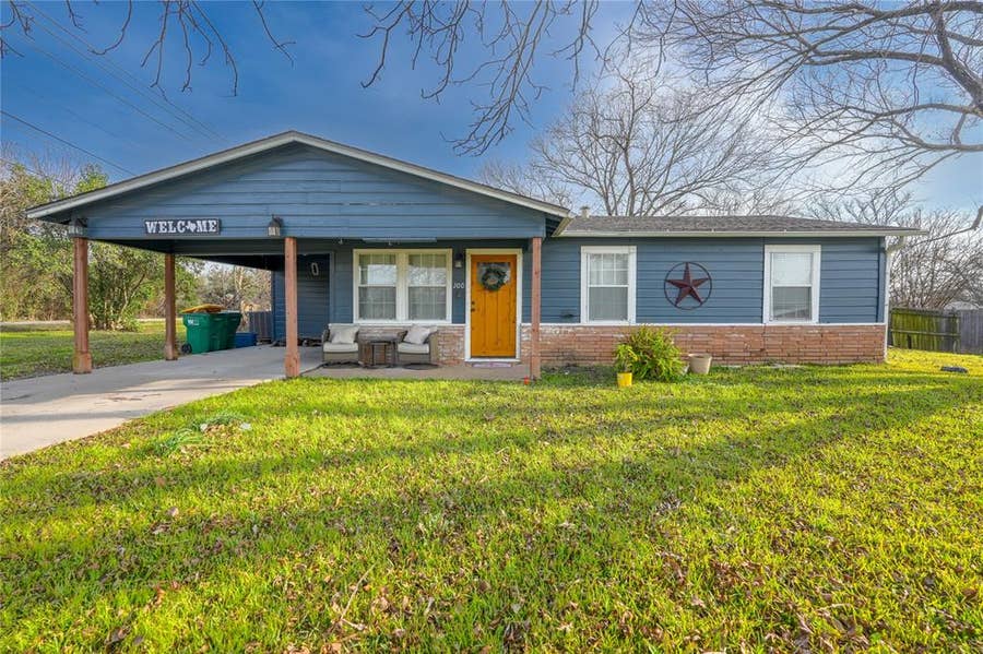 Property photo for 200 W Greenbriar Street, Robinson, TX