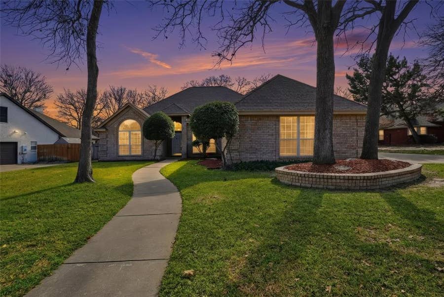 Property photo for 1312 Crows Nest Court, Azle, TX