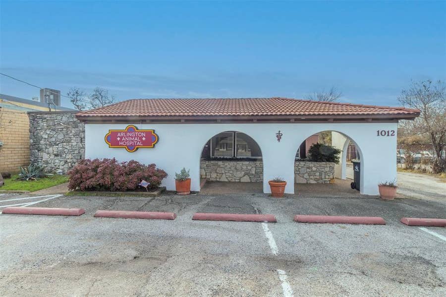 Property photo for 1012 W Division Street, Arlington, TX