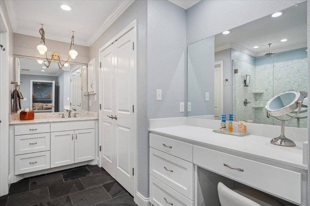 154 Bayside Circle, Malakoff, TX 75148 Separate vanities