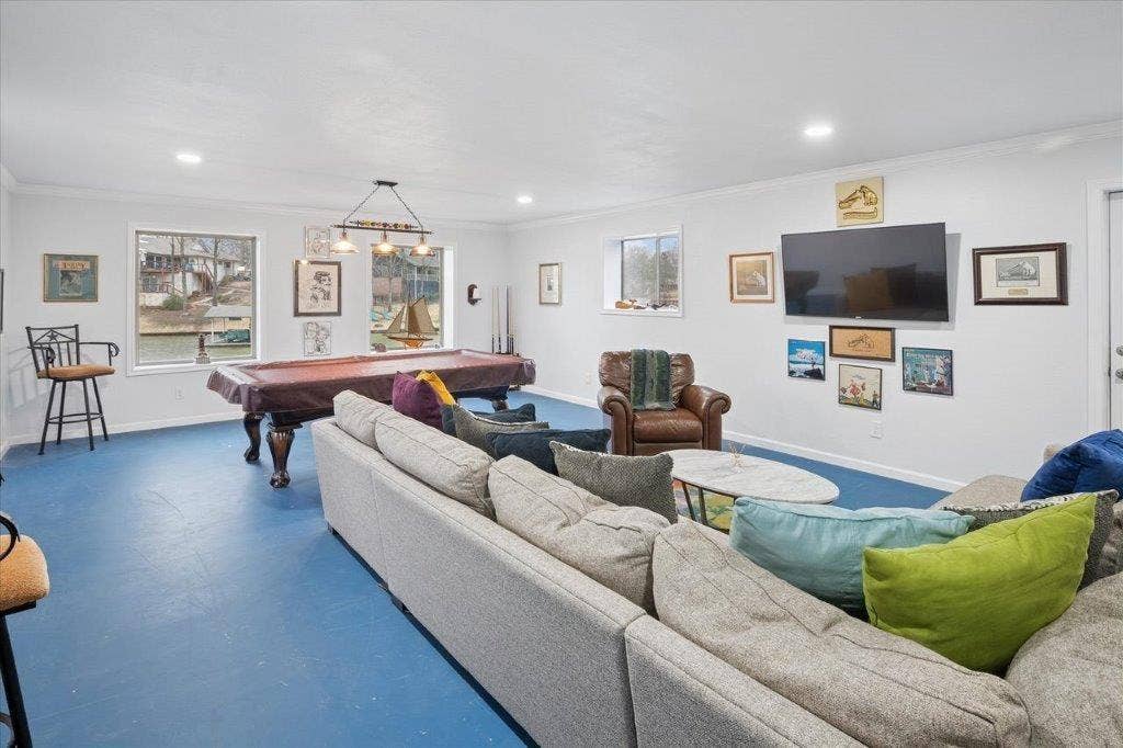 154 Bayside Circle, Malakoff, TX 75148 Separate 600 sq ft bonus room attached to the 1200 sq ft metal building makes great guest quarters, game room, hobby room or office. Great water views!