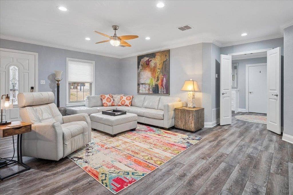 154 Bayside Circle, Malakoff, TX 75148 Upstair bonus room off primary suite with private outside entrance makes this a private sanctuary when you need a break from guests. Could also be game room, office, exercise or hobby room or even additional sleeping.