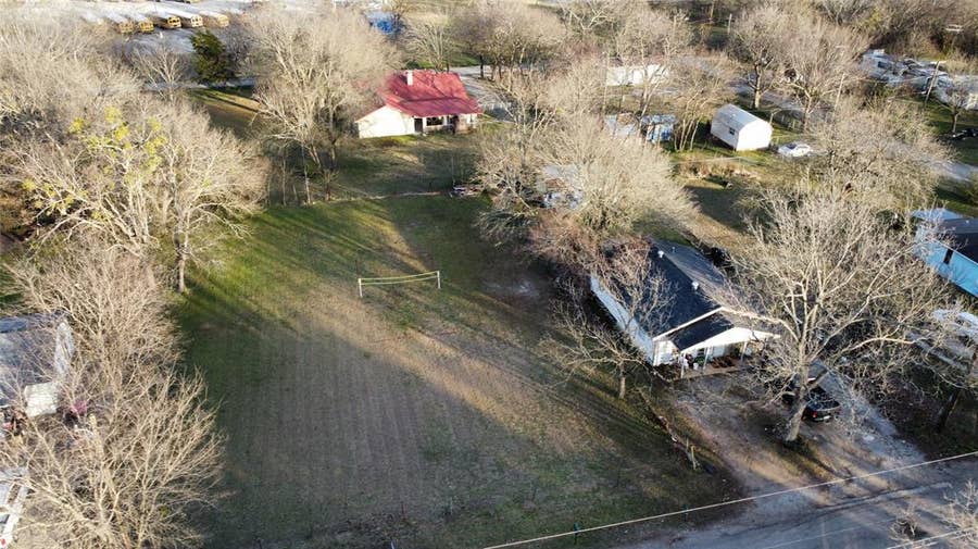 Property photo for 509 S San Antonio Street, Wolfe City, TX