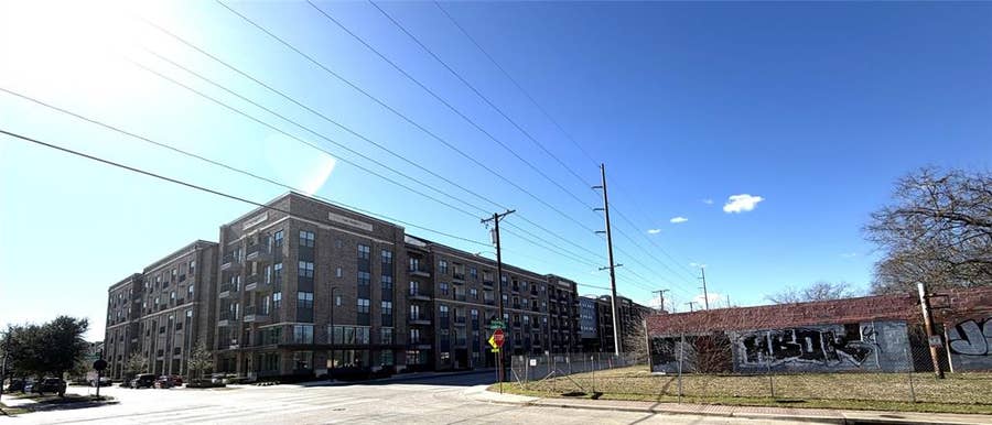Property photo for 1001 Singleton Boulevard, Dallas, TX