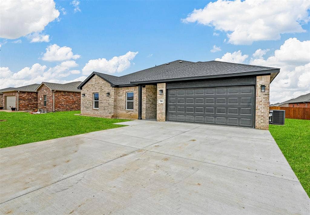 306 Day Drive, Mabank, TX 75147 306 Day Drive, Mabank, TX 75147