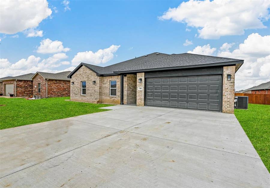 Property photo for 306 Day Drive, Mabank, TX