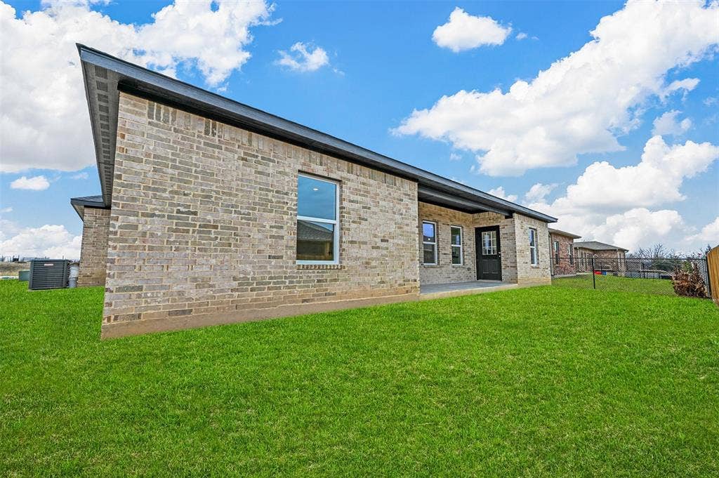 306 Day Drive, Mabank, TX 75147 306 Day Drive, Mabank, TX 75147