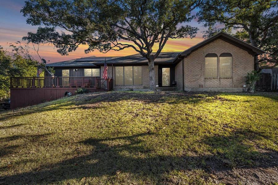 Property photo for 837 White Oak Drive, Woodway, TX