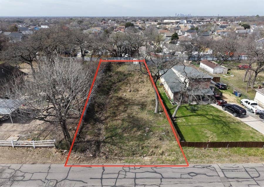 Property photo for 1913 Leroy Road, Dallas, TX
