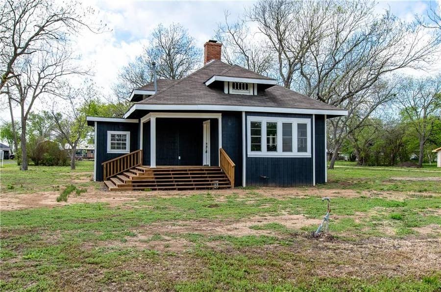Property photo for 606 6th Street, Moody, TX