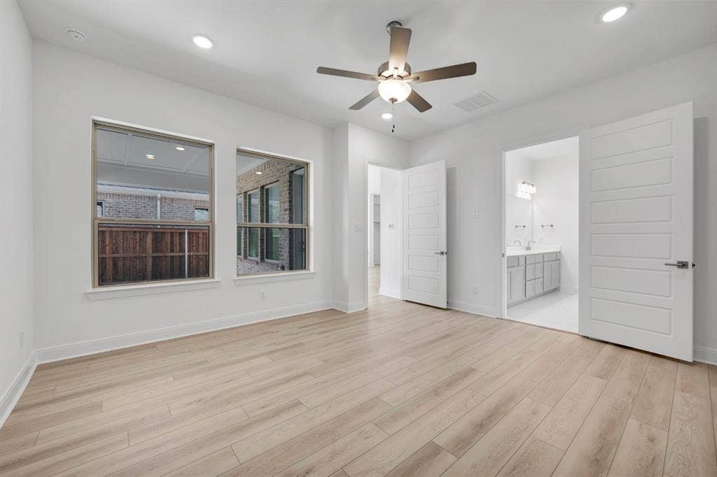 2079 Emerald Grove Lane, Arlington, TX 76005 Unfurnished bedroom featuring a ceiling fan, recessed lighting, light wood finished floors, and ensuite bathroom