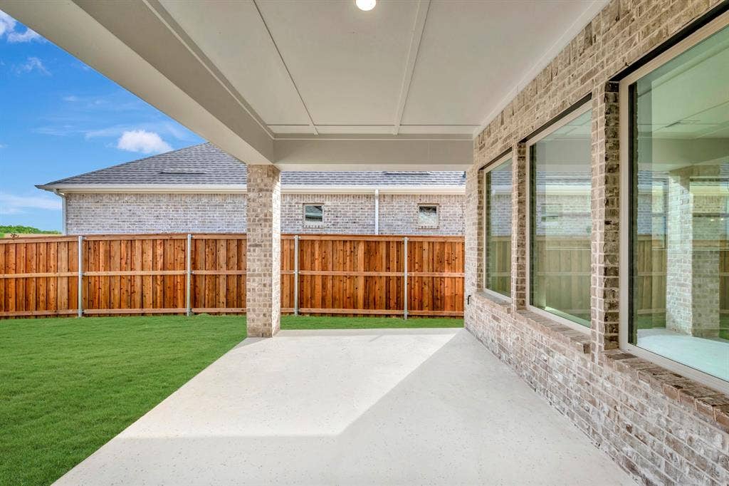 2079 Emerald Grove Lane, Arlington, TX 76005 View of patio
