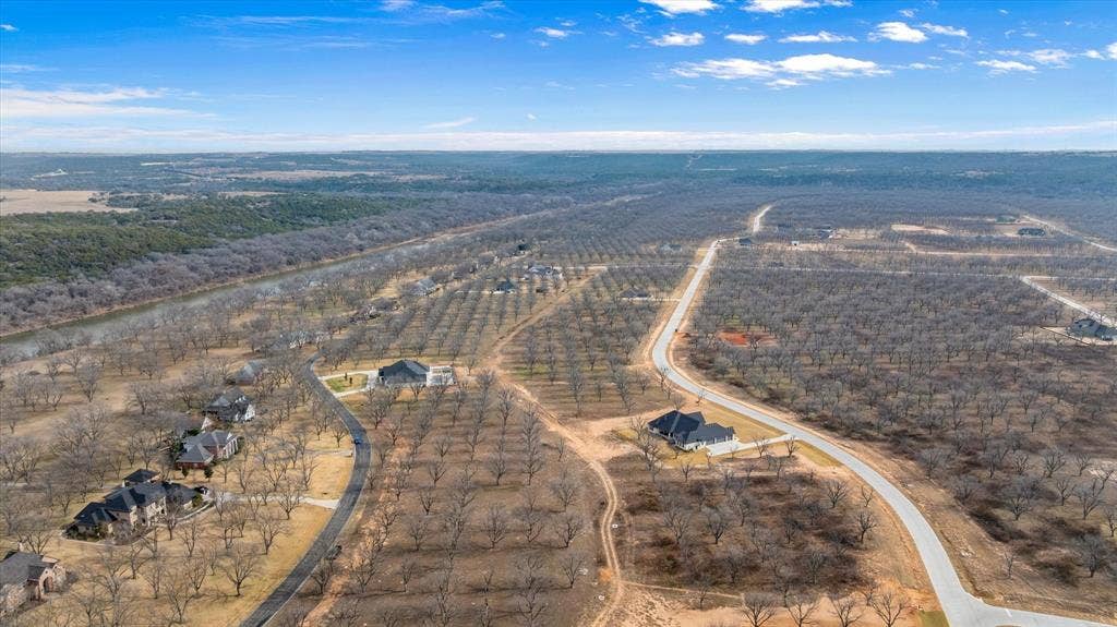 2142 E Landings N, Granbury, TX 76049 2142 E Landings N