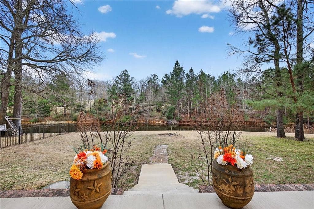 5182 Bayshore Drive, Athens, TX 75752 View of yard