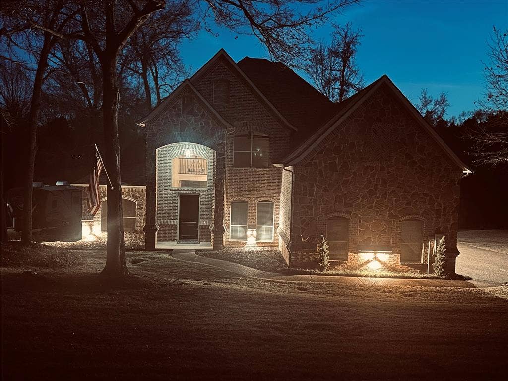 5182 Bayshore Drive, Athens, TX 75752 Front at night