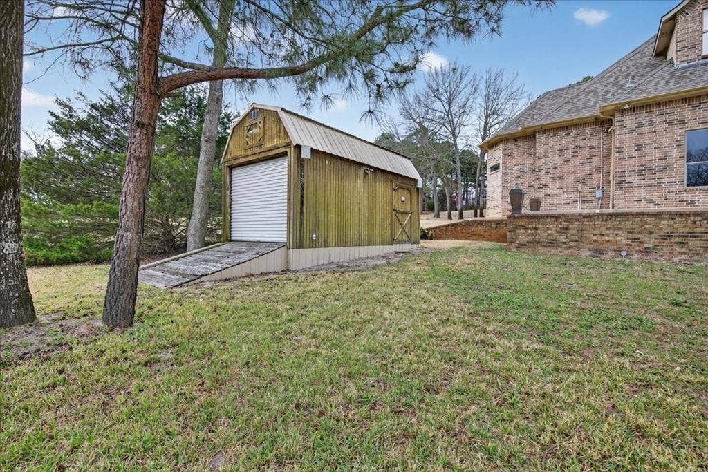 5182 Bayshore Drive, Athens, TX 75752 View of grassy yard featuring an outbuilding