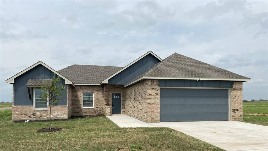 Property photo for 111 Panther Loop, Mabank, TX