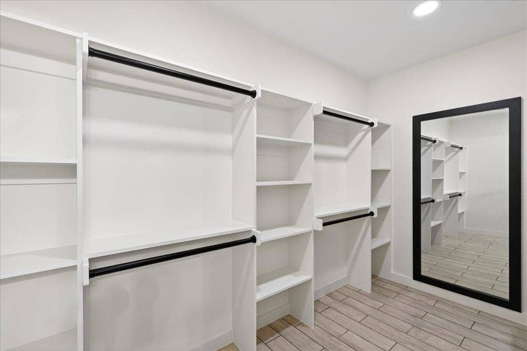 335 Flying Bridge, Gun Barrel City, TX 75156 Primary Closet