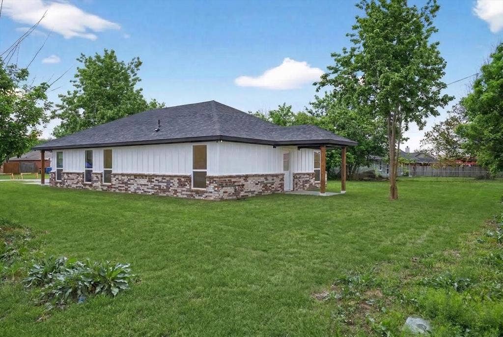 335 Flying Bridge, Gun Barrel City, TX 75156 335 Flying Bridge, Gun Barrel City, TX 75156