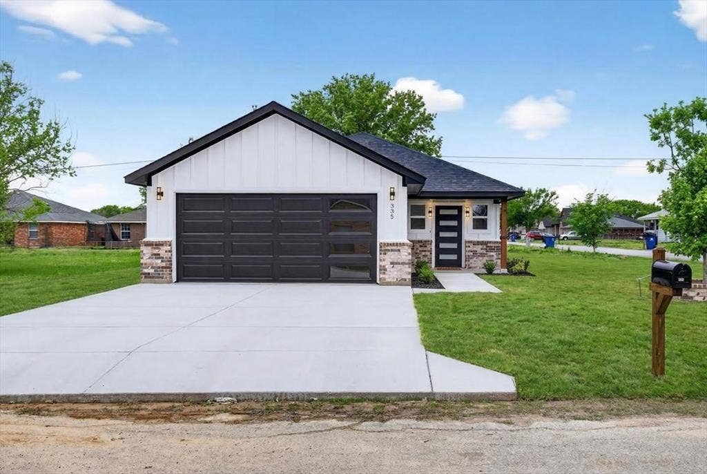 335 Flying Bridge, Gun Barrel City, TX 75156 335 Flying Bridge, Gun Barrel City, TX 75156