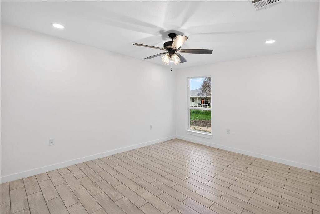 335 Flying Bridge, Gun Barrel City, TX 75156 335 Flying Bridge, Gun Barrel City, TX 75156
