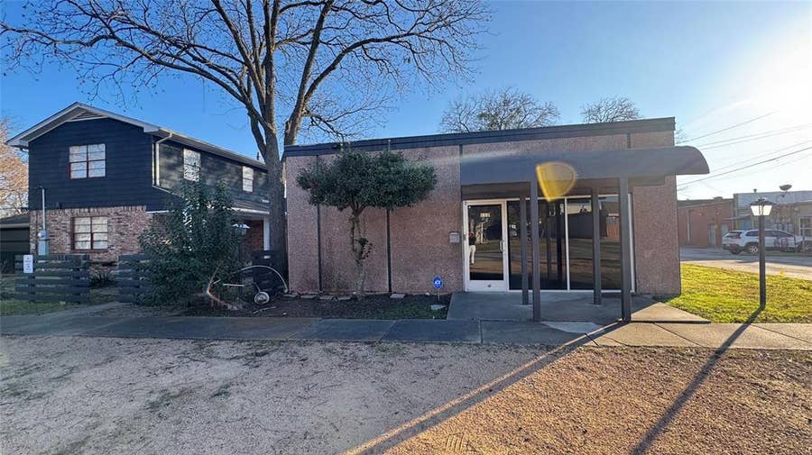 Property photo for 112 Wes Jespersen Way, Duncanville, TX