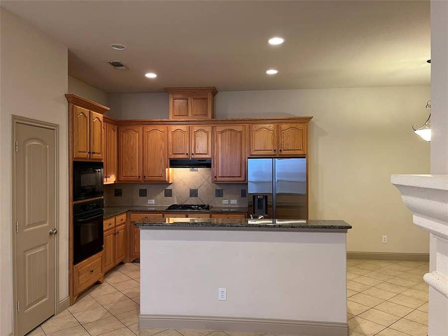Property photo for 817 La Cima, Irving, TX