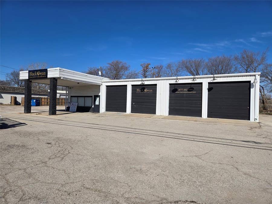 Property photo for 701 E Dallas Road, Grapevine, TX